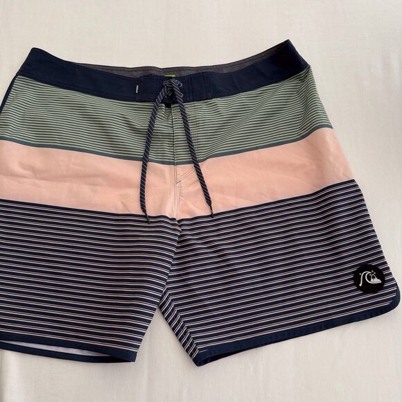 Quicksilver Men HighLine Surfsilk AirBrush 19" 4 Way Stretch Board Short Blue 40 - Picture 3 of 16